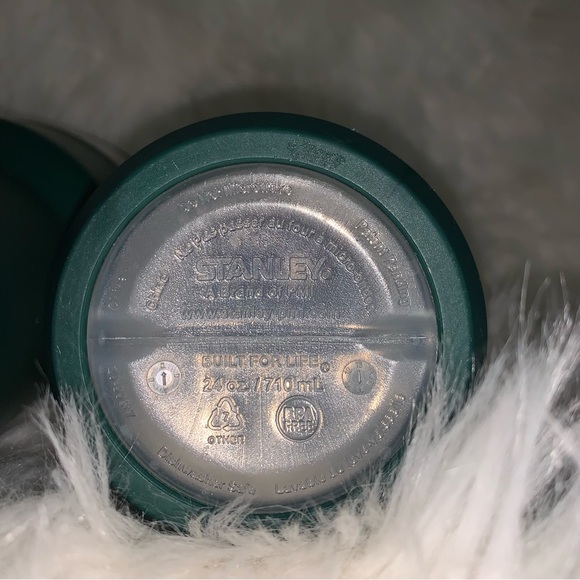 Stanley Utilty XL Travel Cup & Stanley Collapsible Bottle Bundle - Picture 7 of 8